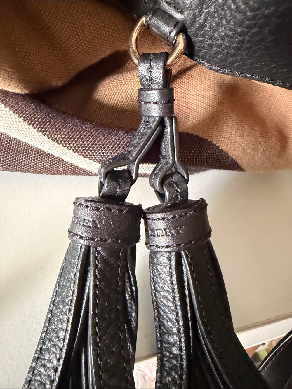 Burberry House Check Ashby Bucket Bag - Picture 3 of 8